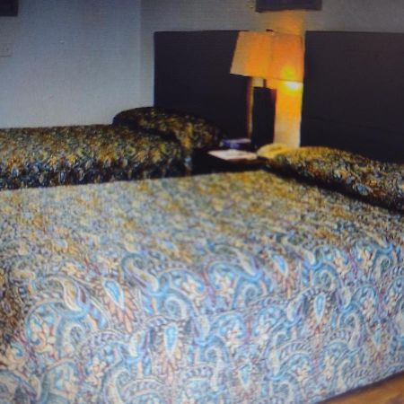 Budget Inn & Suites -Super-Ice Cold Spotless Rooms- Door-To-Door Lit Parking & Lowest Price Plus Hbo Max,Spanish Tv, Internet Free!! Freer Dış mekan fotoğraf