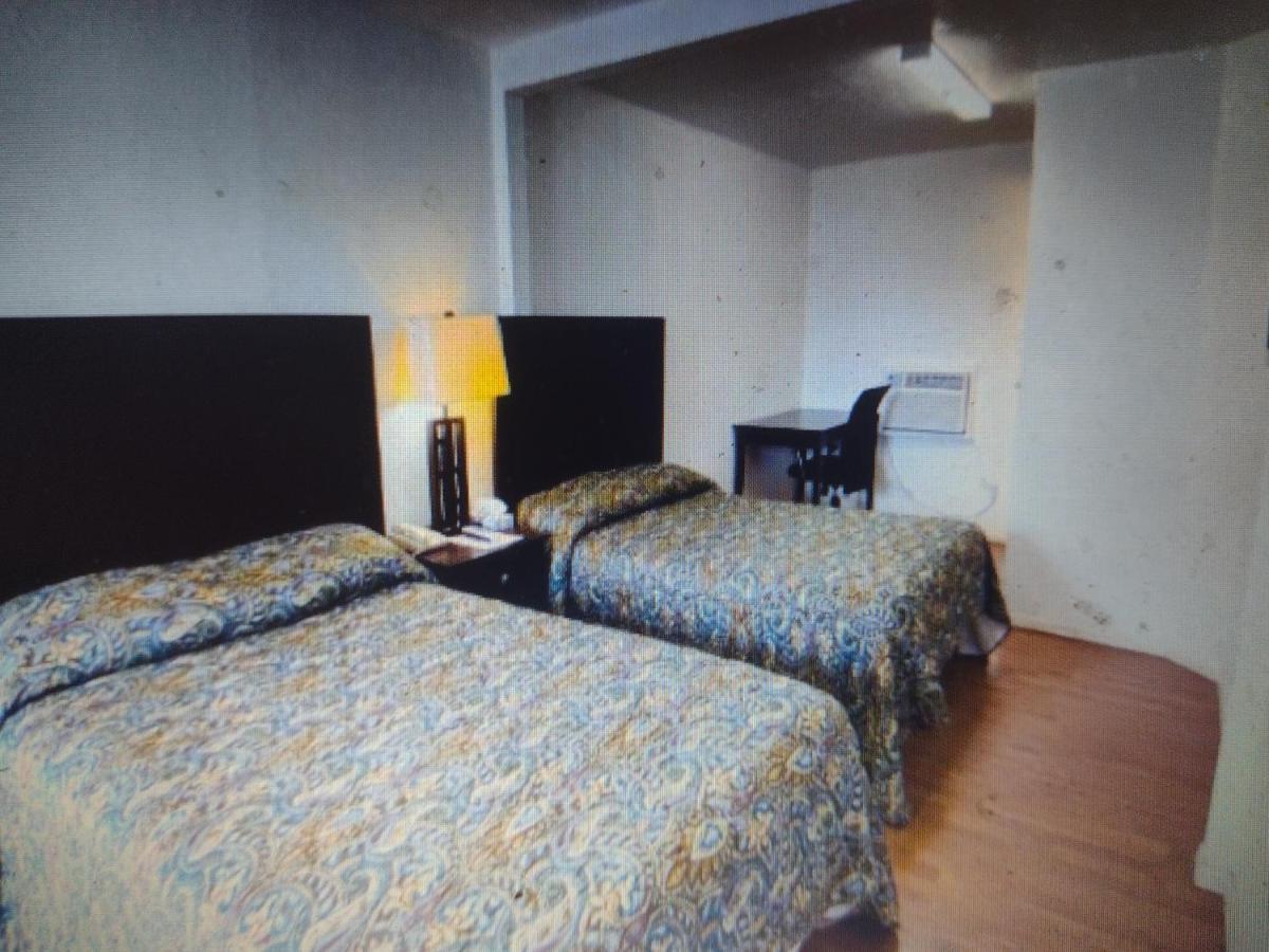 Budget Inn & Suites -Super-Ice Cold Spotless Rooms- Door-To-Door Lit Parking & Lowest Price Plus Hbo Max,Spanish Tv, Internet Free!! Freer Dış mekan fotoğraf
