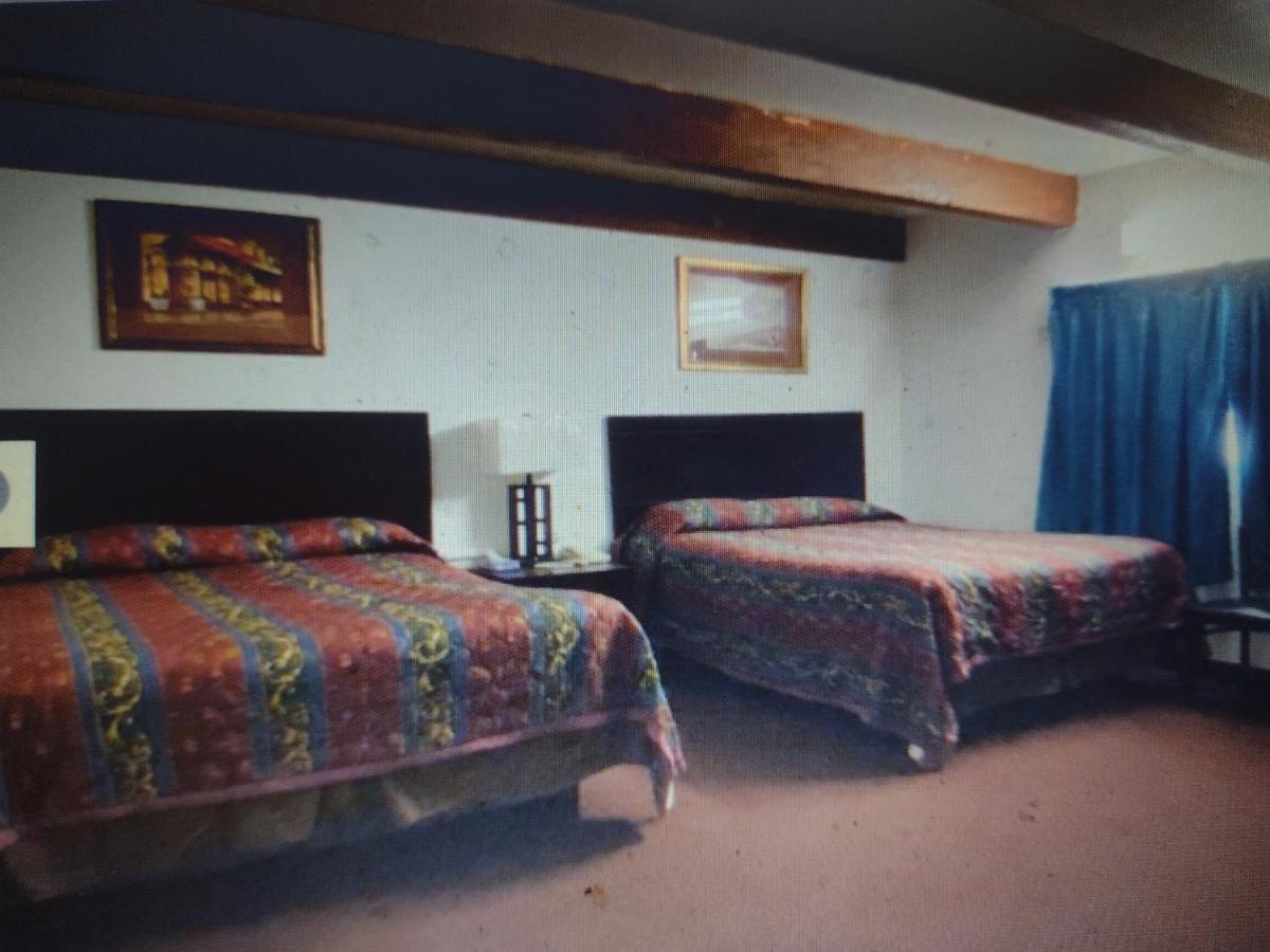 Budget Inn & Suites -Super-Ice Cold Spotless Rooms- Door-To-Door Lit Parking & Lowest Price Plus Hbo Max,Spanish Tv, Internet Free!! Freer Dış mekan fotoğraf