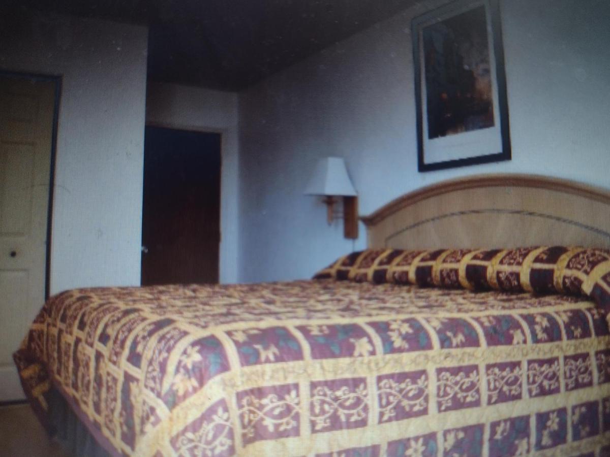 Budget Inn & Suites -Super-Ice Cold Spotless Rooms- Door-To-Door Lit Parking & Lowest Price Plus Hbo Max,Spanish Tv, Internet Free!! Freer Dış mekan fotoğraf