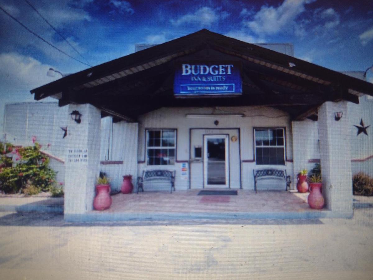 Budget Inn & Suites -Super-Ice Cold Spotless Rooms- Door-To-Door Lit Parking & Lowest Price Plus Hbo Max,Spanish Tv, Internet Free!! Freer Dış mekan fotoğraf