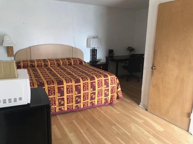 Budget Inn & Suites -Super-Ice Cold Spotless Rooms- Door-To-Door Lit Parking & Lowest Price Plus Hbo Max,Spanish Tv, Internet Free!! Freer Dış mekan fotoğraf