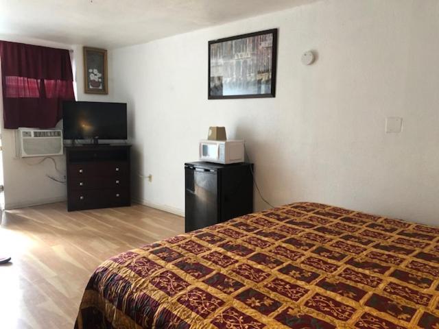 Budget Inn & Suites -Super-Ice Cold Spotless Rooms- Door-To-Door Lit Parking & Lowest Price Plus Hbo Max,Spanish Tv, Internet Free!! Freer Dış mekan fotoğraf